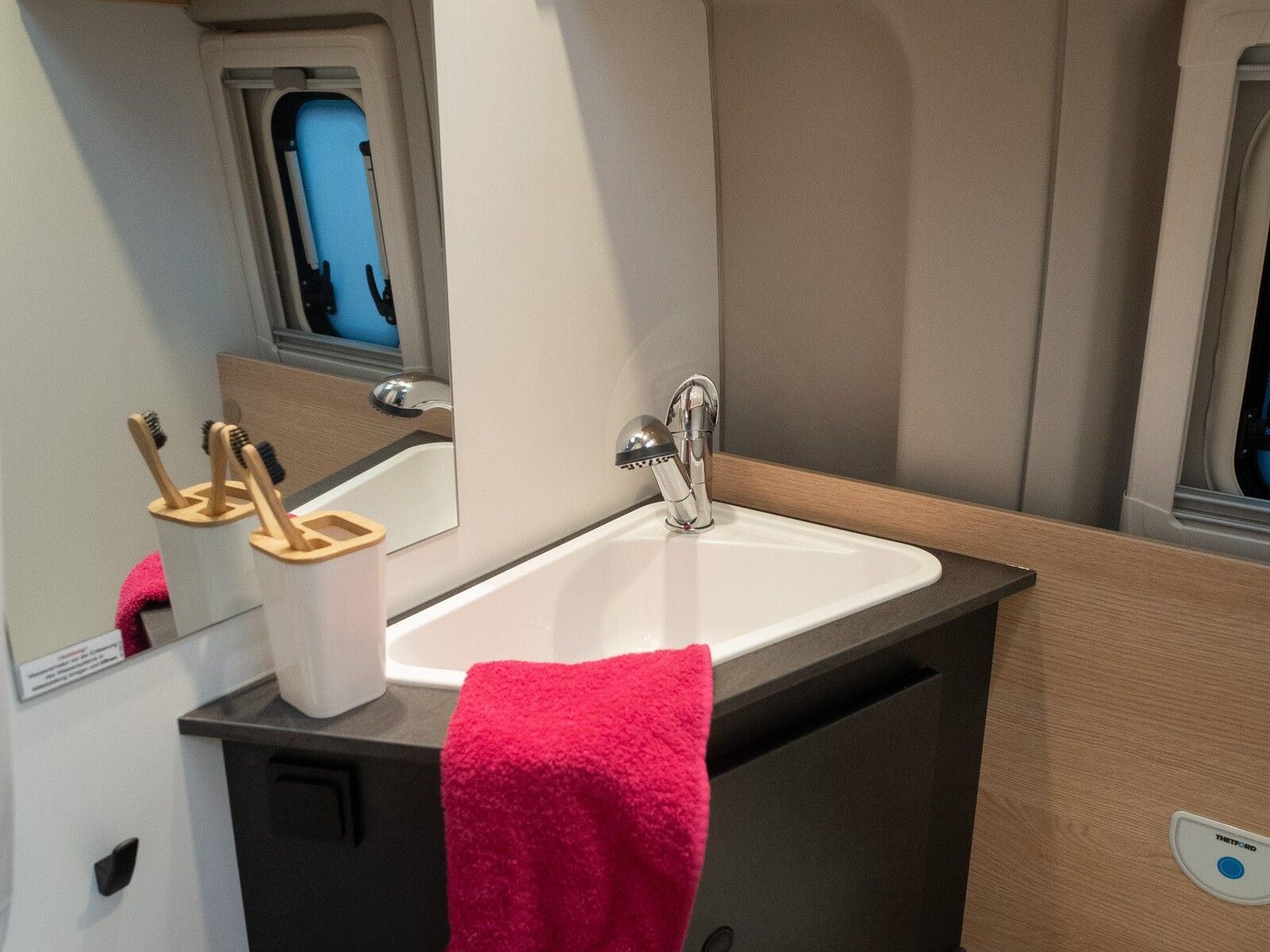 Fahrzeugabbildung Sunlight Adventure Cliff 540 Rahmenfenster, Dieselheizung