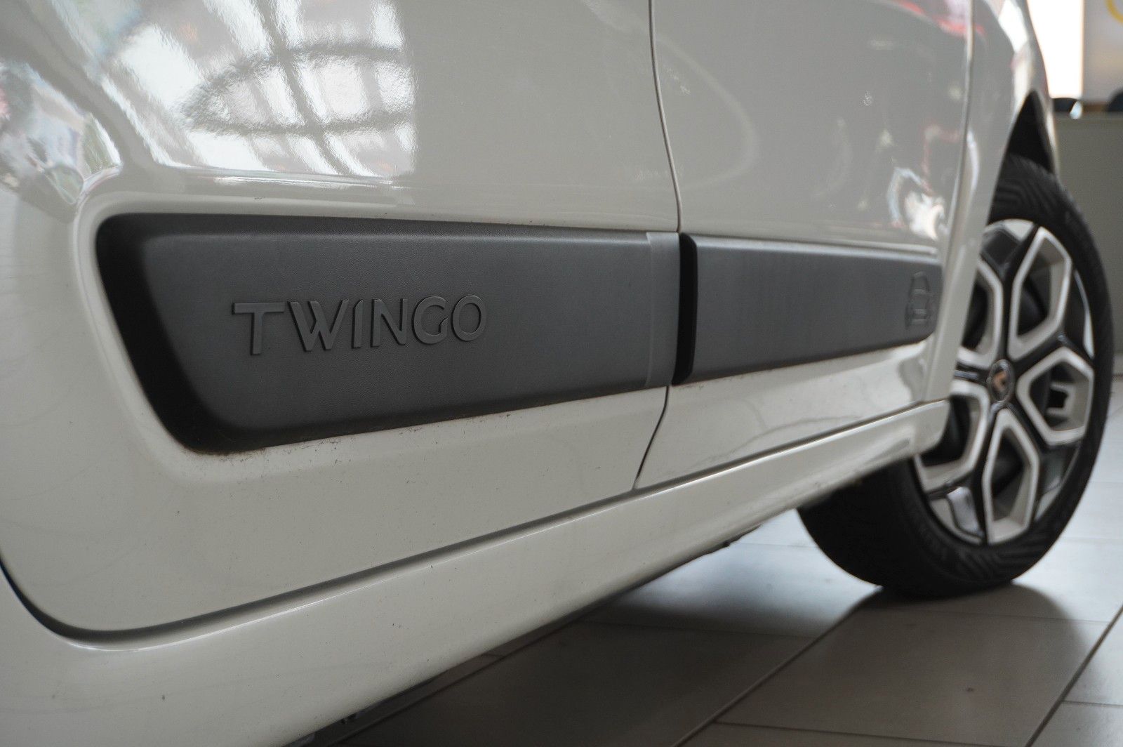 Fahrzeugabbildung Renault Twingo 1.0 SCE LIMITED 5-TÜR  LED/KLIMA/USB/BT