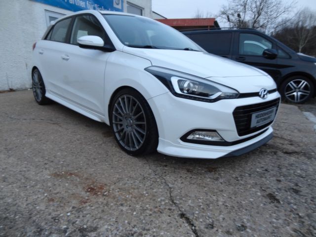 Fahrzeugabbildung Hyundai i20 Sport/OZ-Felgen/Navi/Kamera/SitzH/