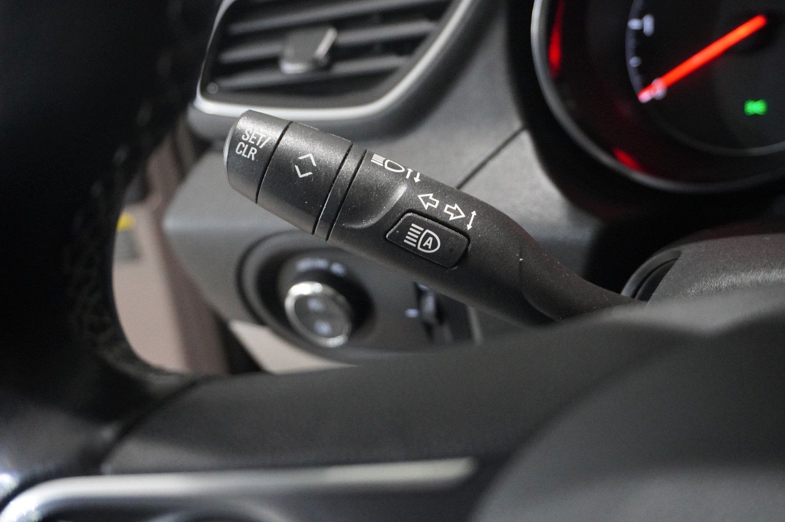 Fahrzeugabbildung Opel Grandland (X) 1.6D DYNAMIC NAVI/LED/360°/SH/GRIP