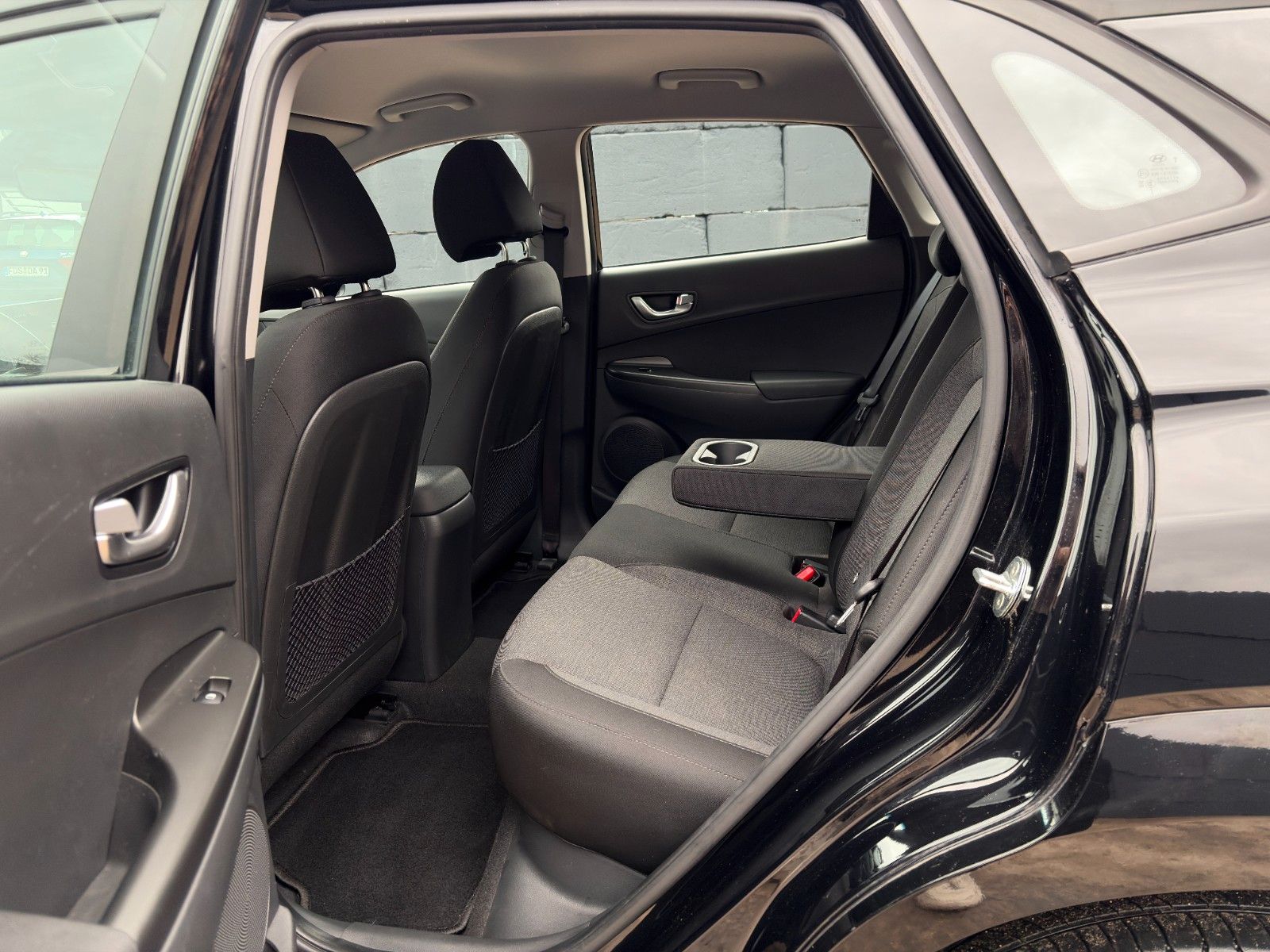 Fahrzeugabbildung Hyundai KONA E Select SHZ LHZ PDC CarPlay ACC Navi LKA