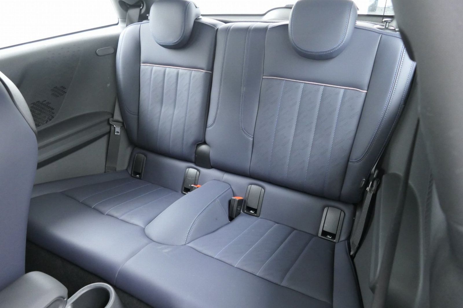 Fahrzeugabbildung MINI COOPER Mini 3-trg. Favoured Trim HeadUp Leder