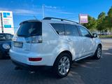 Mitsubishi Outlander Invite 4WD°7Sitze°Xenon°Garantie°AHK° - Mitsubishi Outlander: 7sitzer