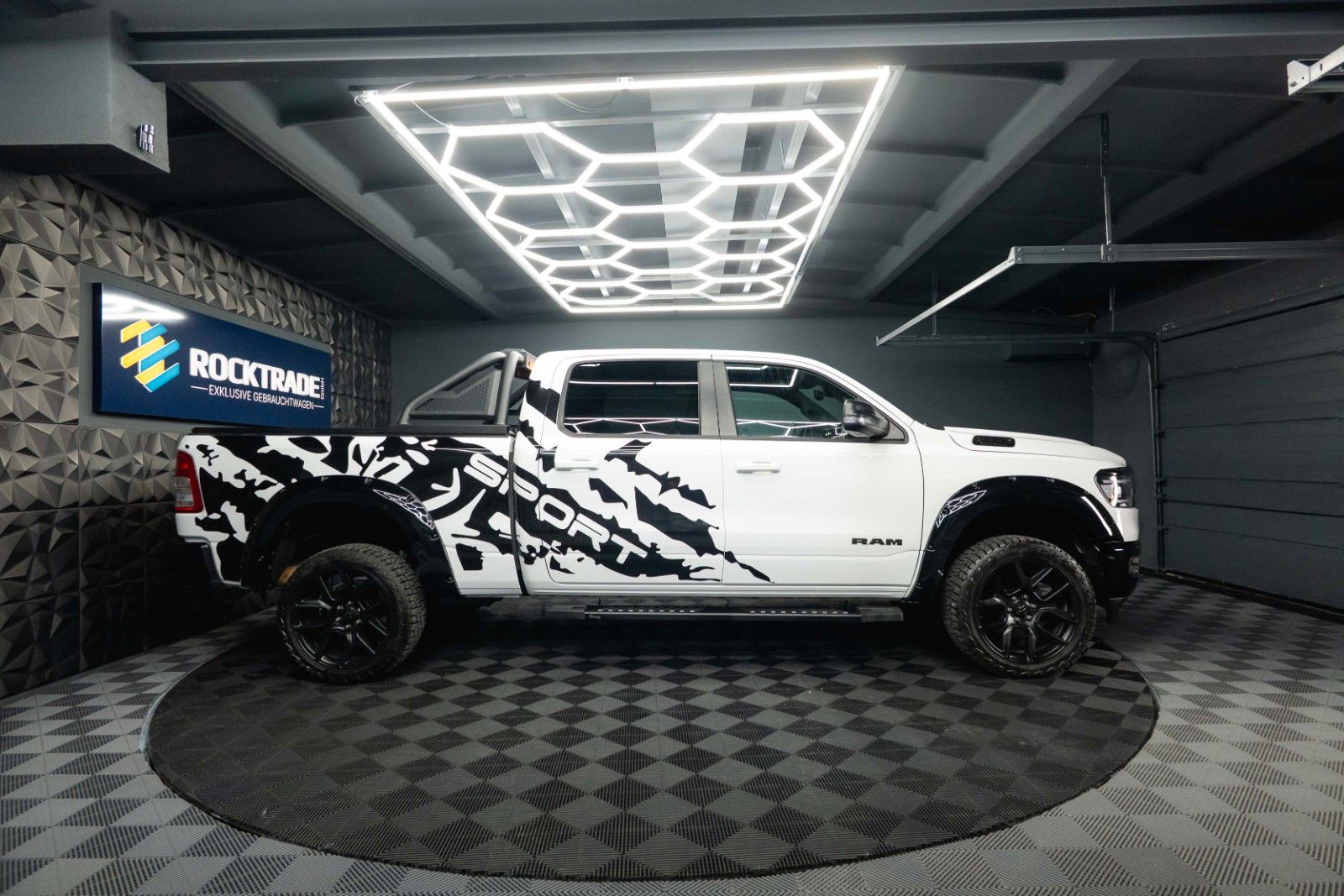 Fahrzeugabbildung Dodge RAM 5.7 V8 HEMI 4x4 OFFROAD LONGBED AXLE LOCK