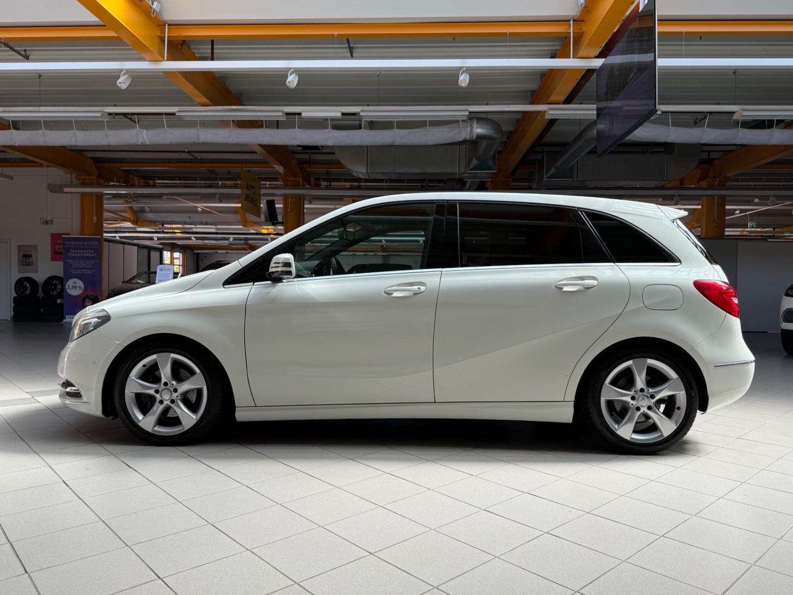 Mercedes-Benz B180|SHZ|PDC|Klimaanlage|Xenon|2.Hand|Bluetooth