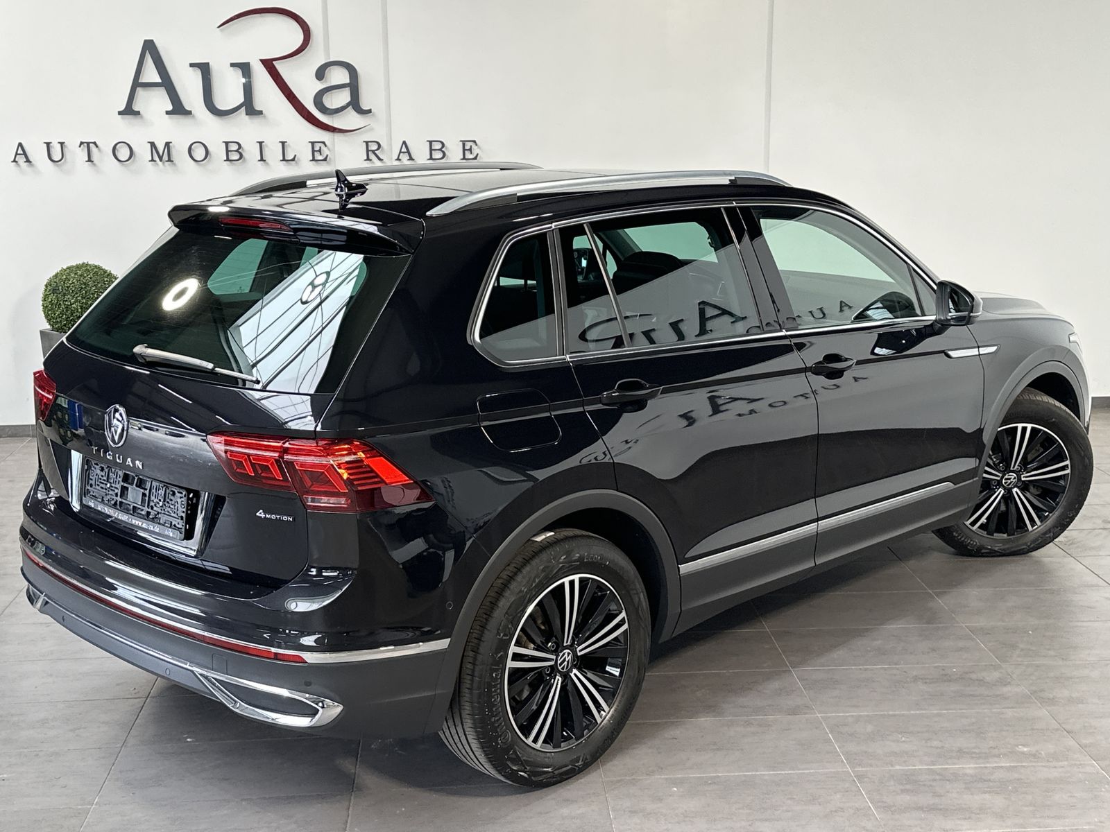 Fahrzeugabbildung Volkswagen Tiguan 2.0 TDI DSG 4M Elegance NAV+LED+ACC+PANO