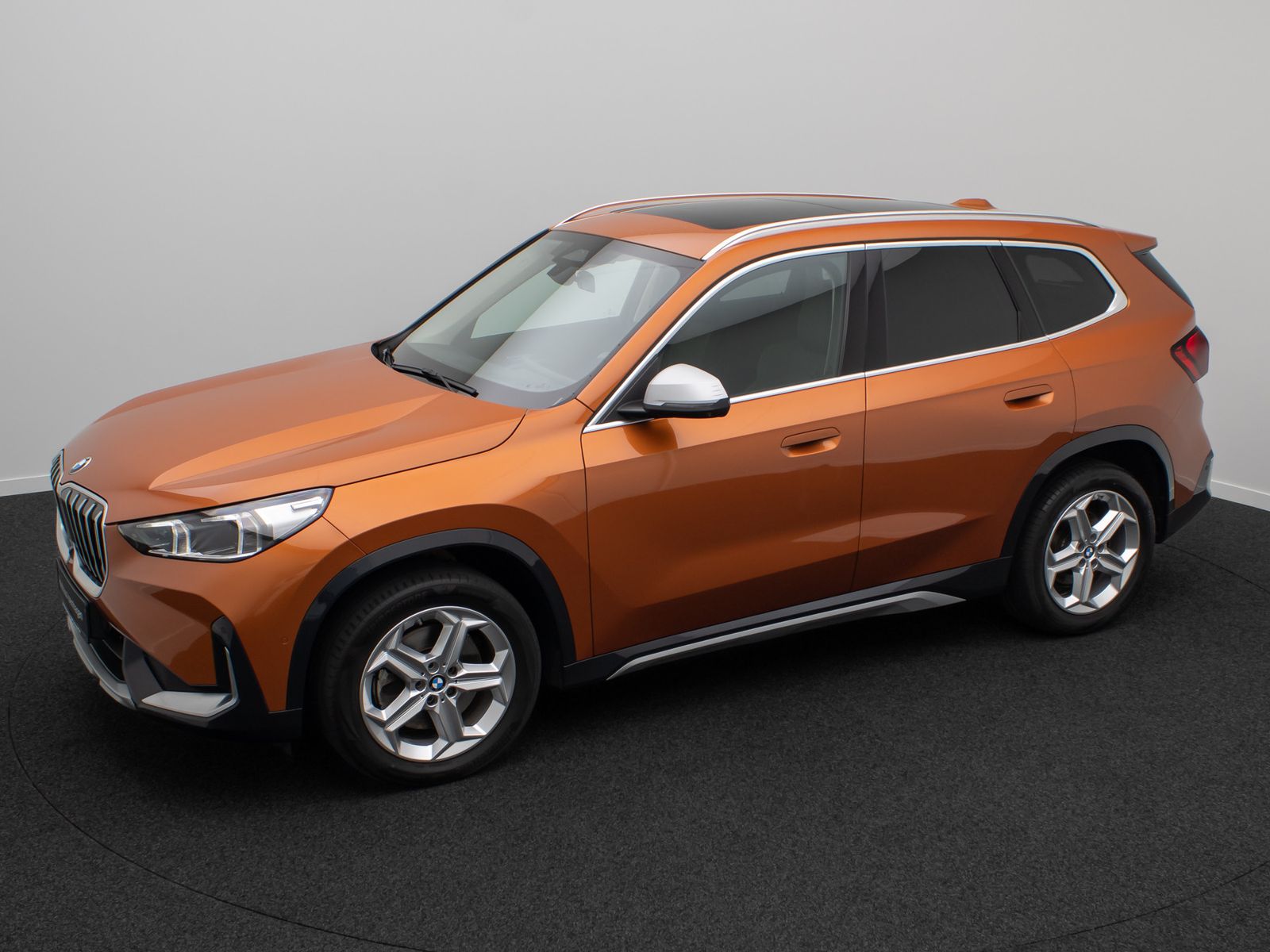 Fahrzeugabbildung BMW X1 xD23i xLine 360&deg;Panorama HUD DAB Sport 18Zoll