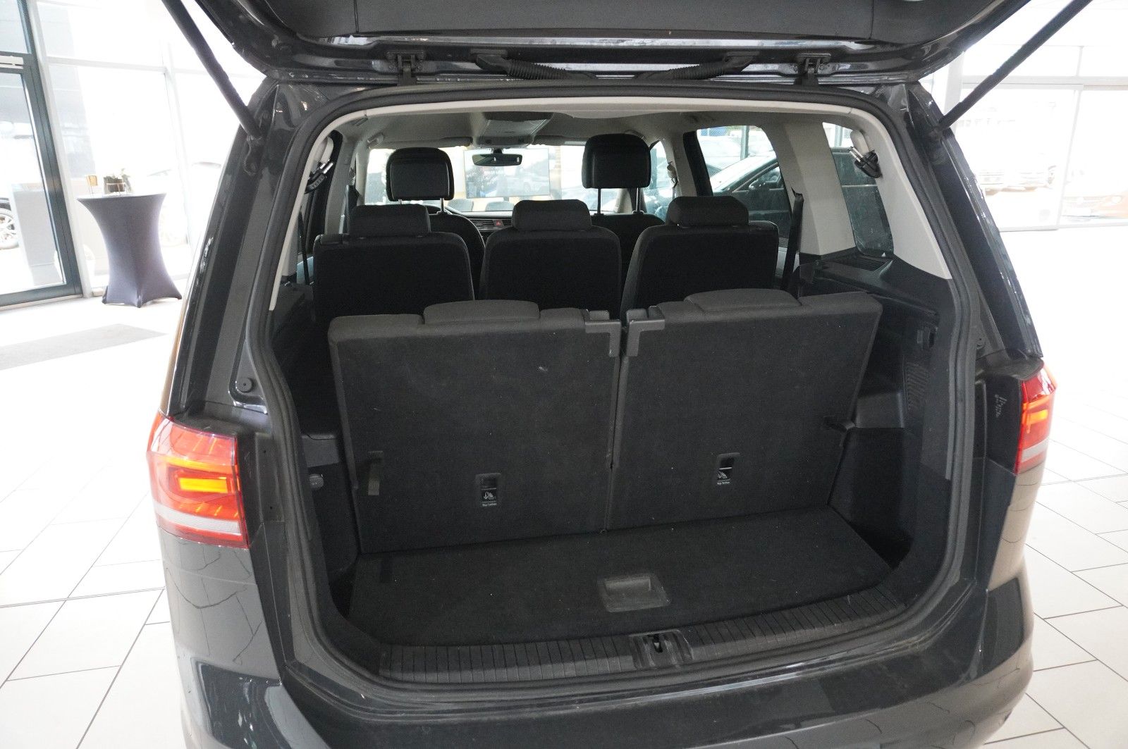 Fahrzeugabbildung Volkswagen Touran 1.6 TDI COMFORTLINE 7-SITZER ACC/SHZ/AHK