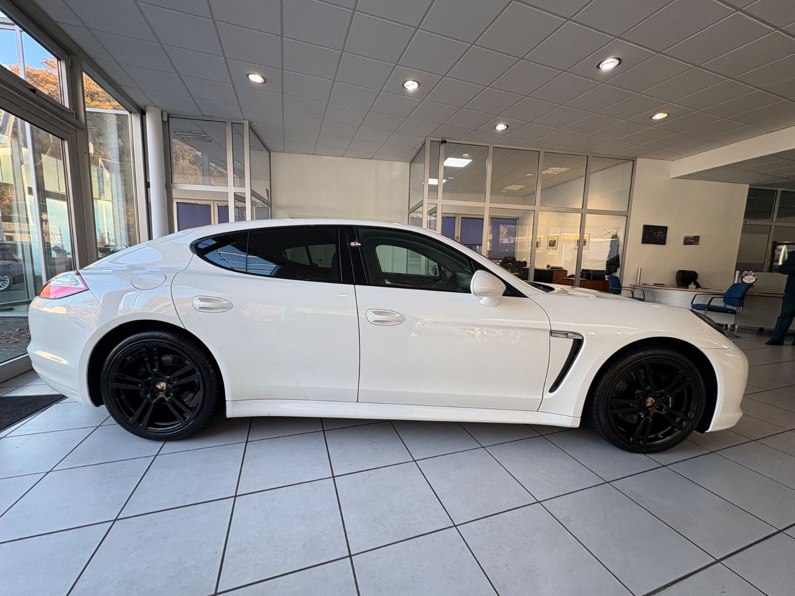 Fahrzeugabbildung Porsche Panamera Diesel * Carraraweiß * SCHIEBEDACH*