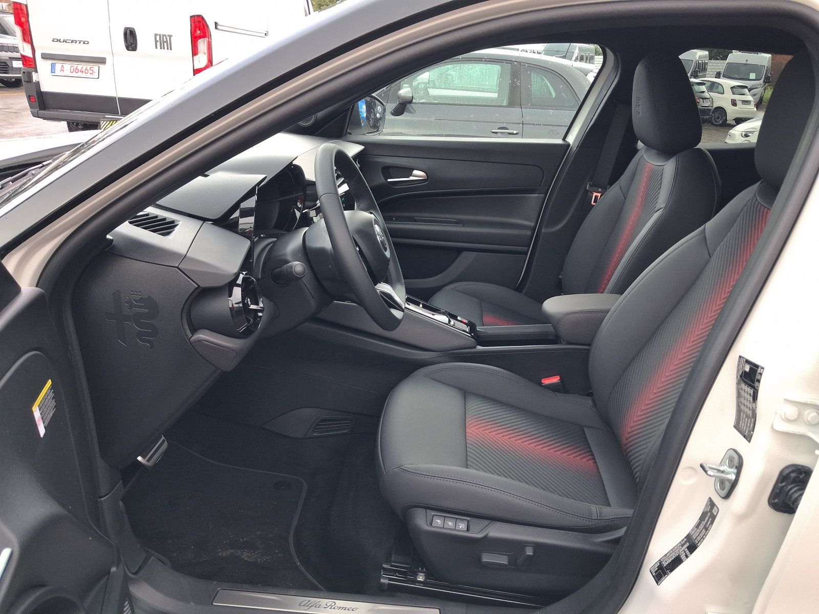 Fahrzeugabbildung Alfa Romeo Junior Ibrida 1.2 VGT 48V-Hybrid 107 kW Ti