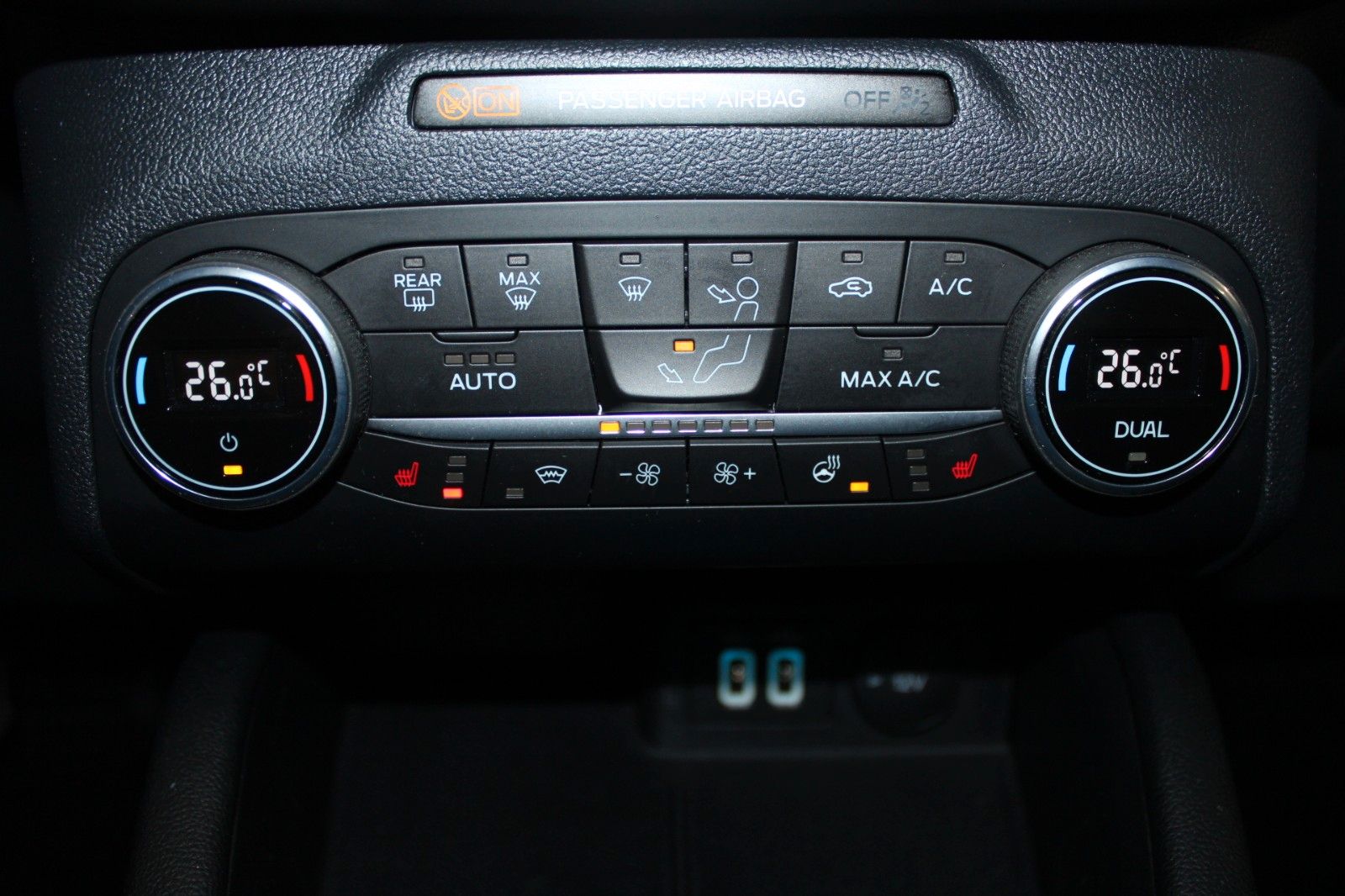 Fahrzeugabbildung Ford Kuga Titanium LED NAVI CAM WinterPaket