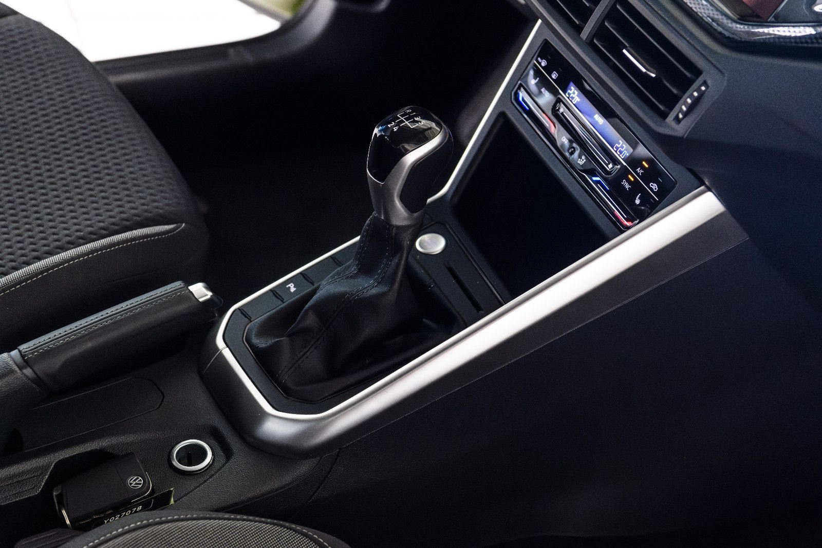 Fahrzeugabbildung Volkswagen Taigo Life+LED+KAMERA+SHZ+GJR+DIGIT.TACHO+ACC+IQ