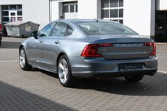 Fahrzeugabbildung Volvo S90 T4 Autom. Momentum*FSHZG*DAB*RFK*BLIS*ACC