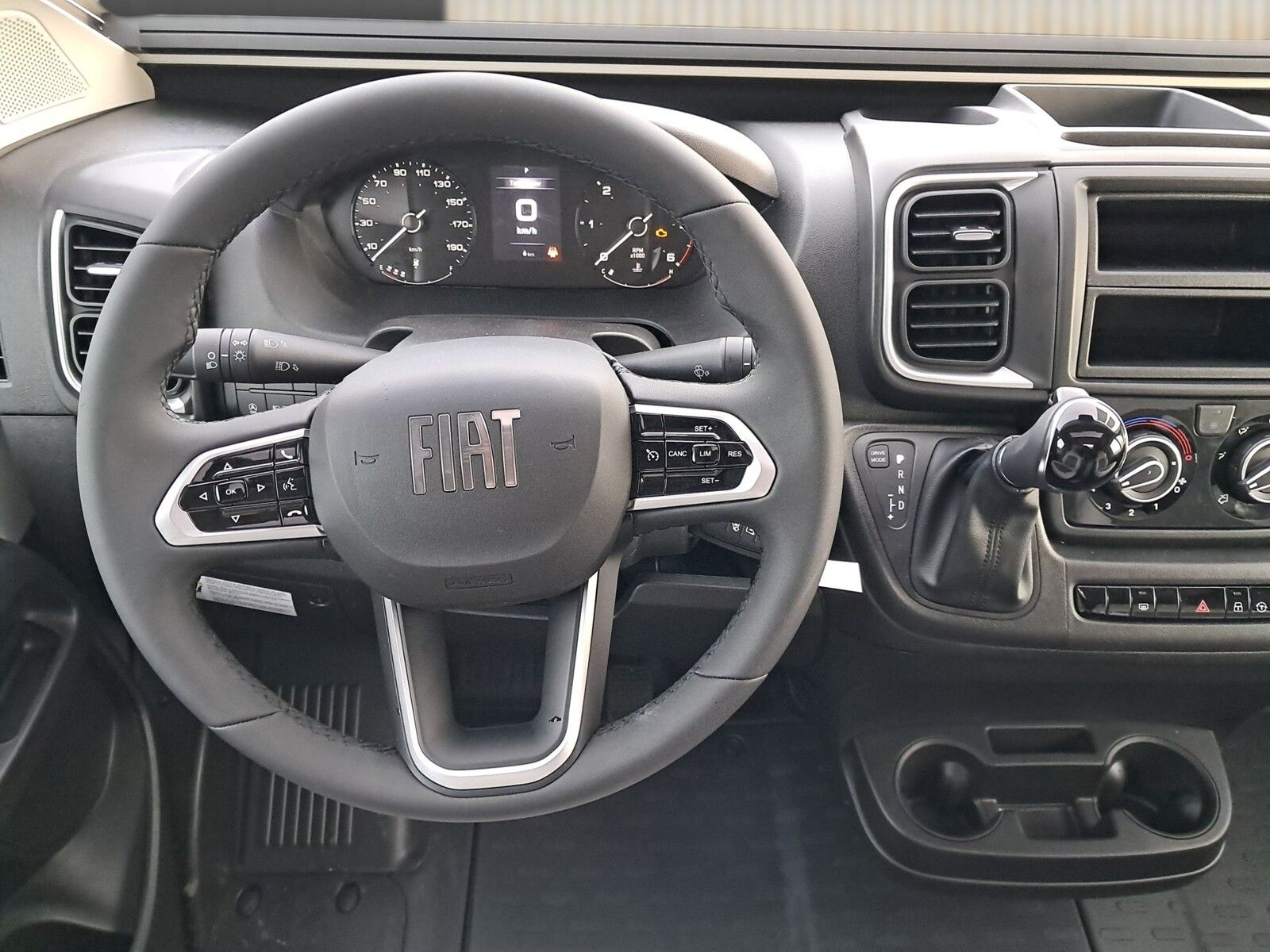 Fahrzeugabbildung Adria Twin 60Y 640 SLB Automatik, LED Scheinwerfer