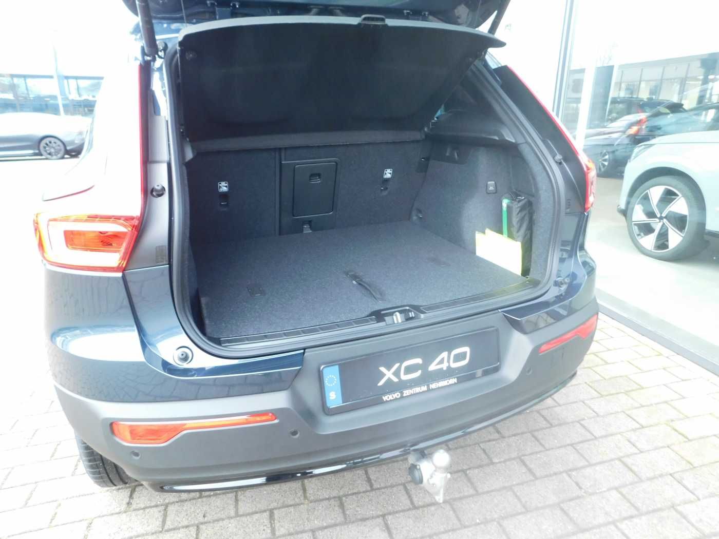 Fahrzeugabbildung Volvo XC40 B4 Plus Black Edition