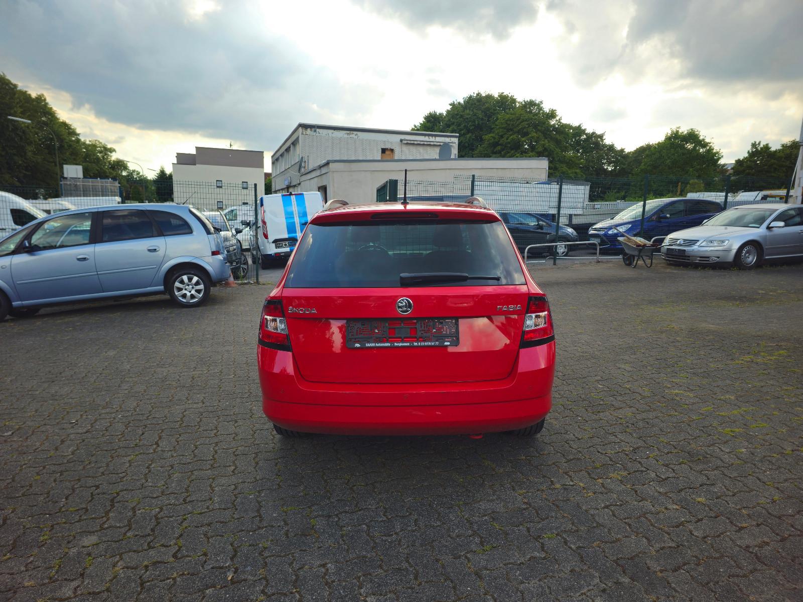 Skoda Fabia Combi Joy Bi-Xenon* Navi*16"Alufelgen