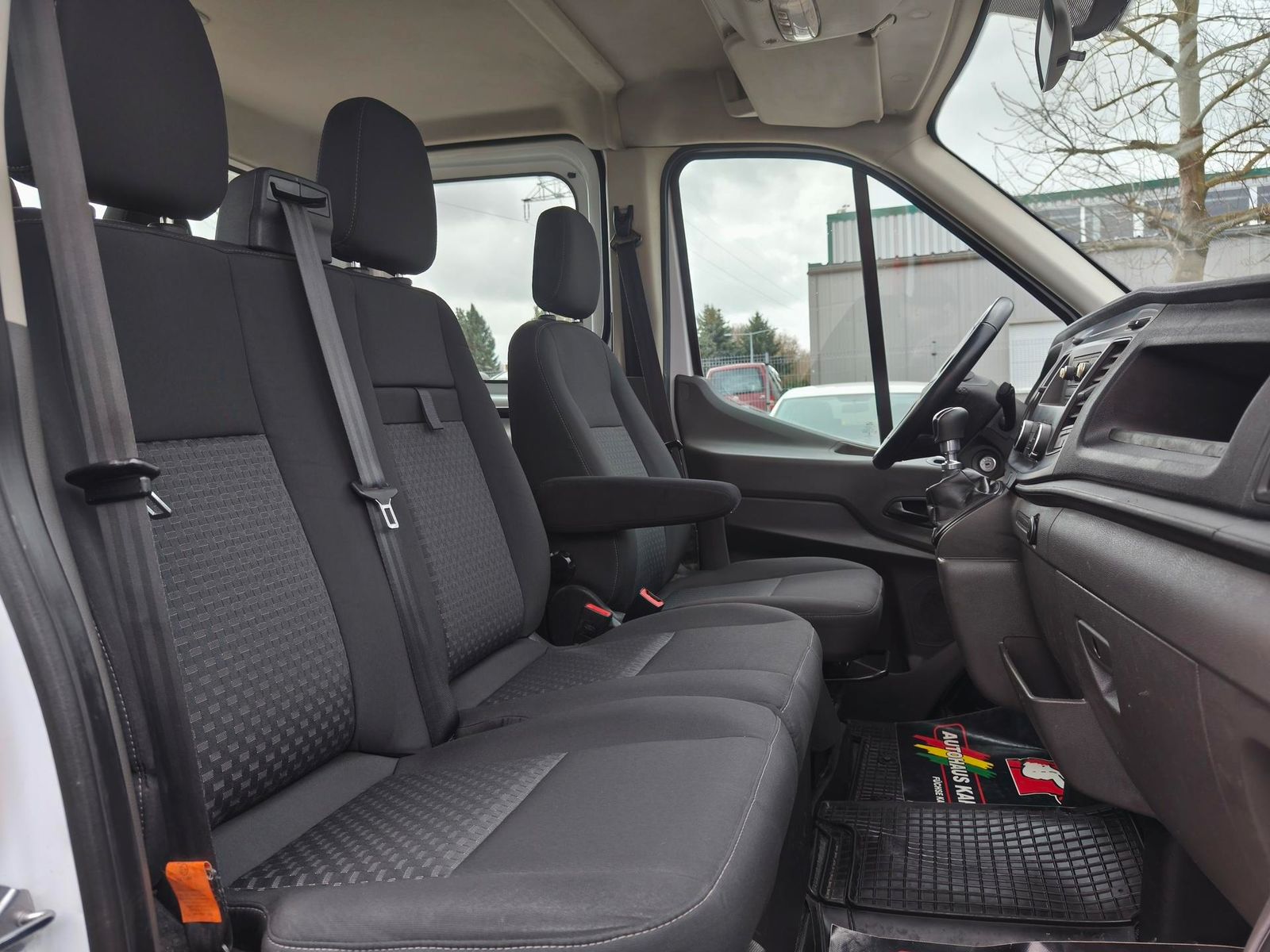 Fahrzeugabbildung Ford Transit Pritsche 350 L3 DK/Zwillingsreif/3t Ahk