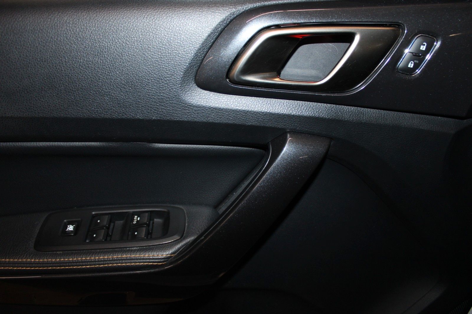 Fahrzeugabbildung Ford Ranger Wildtrak Automatik AHK LED CAM ACC STDHZ