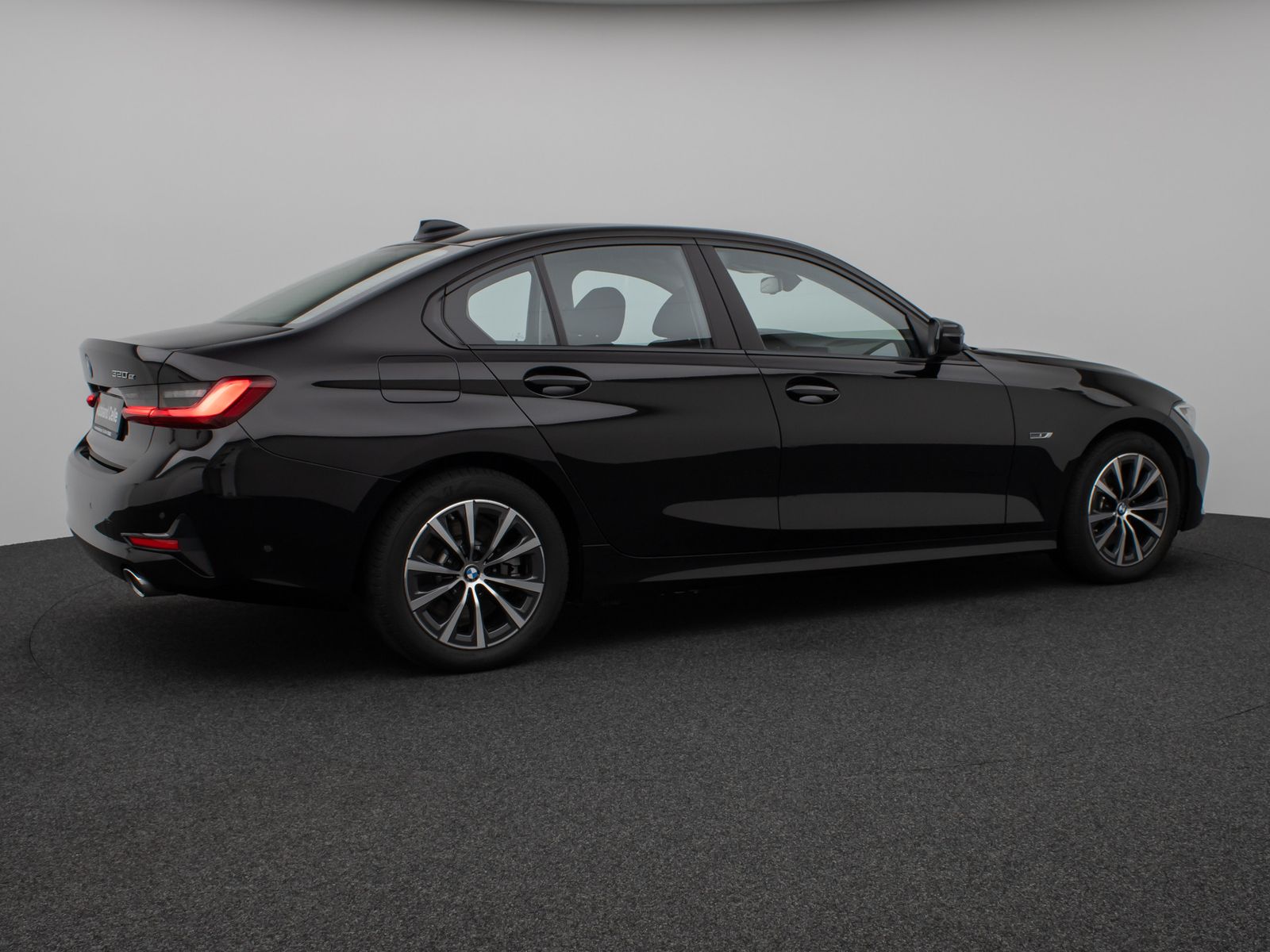 Fahrzeugabbildung BMW 320e Kamera DAB HiFi Lenkradheizung Alarm Parkas