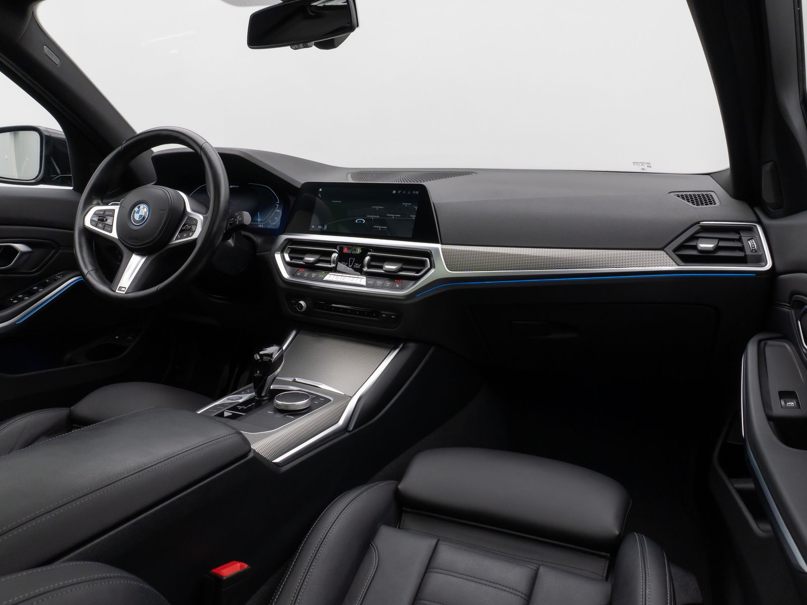 Fahrzeugabbildung BMW 330e M Sport Panorama Laser Kamera HUD DAB HiFi