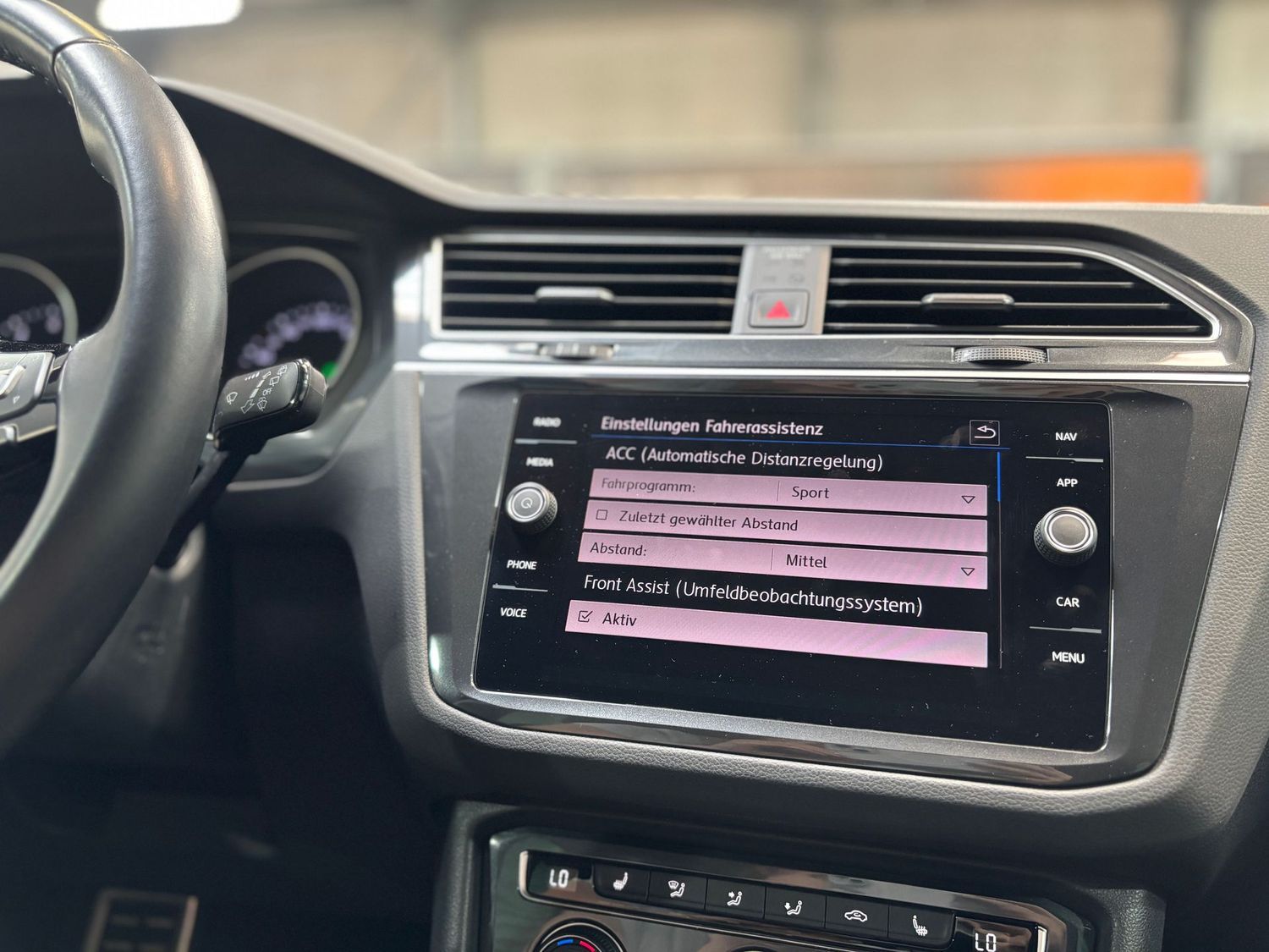 Fahrzeugabbildung Volkswagen Tiguan 1.5 TSI IQ.DRIVE#DSG#LED#ACC#Spur#Keyless