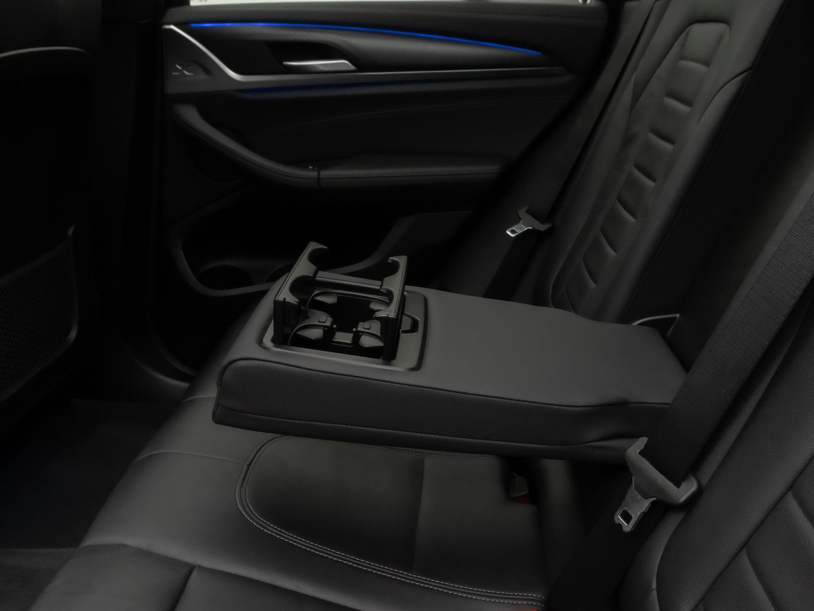 Fahrzeugabbildung BMW X3 M40i Panorama Kamera HUD DAB HiFi LED 20Zoll