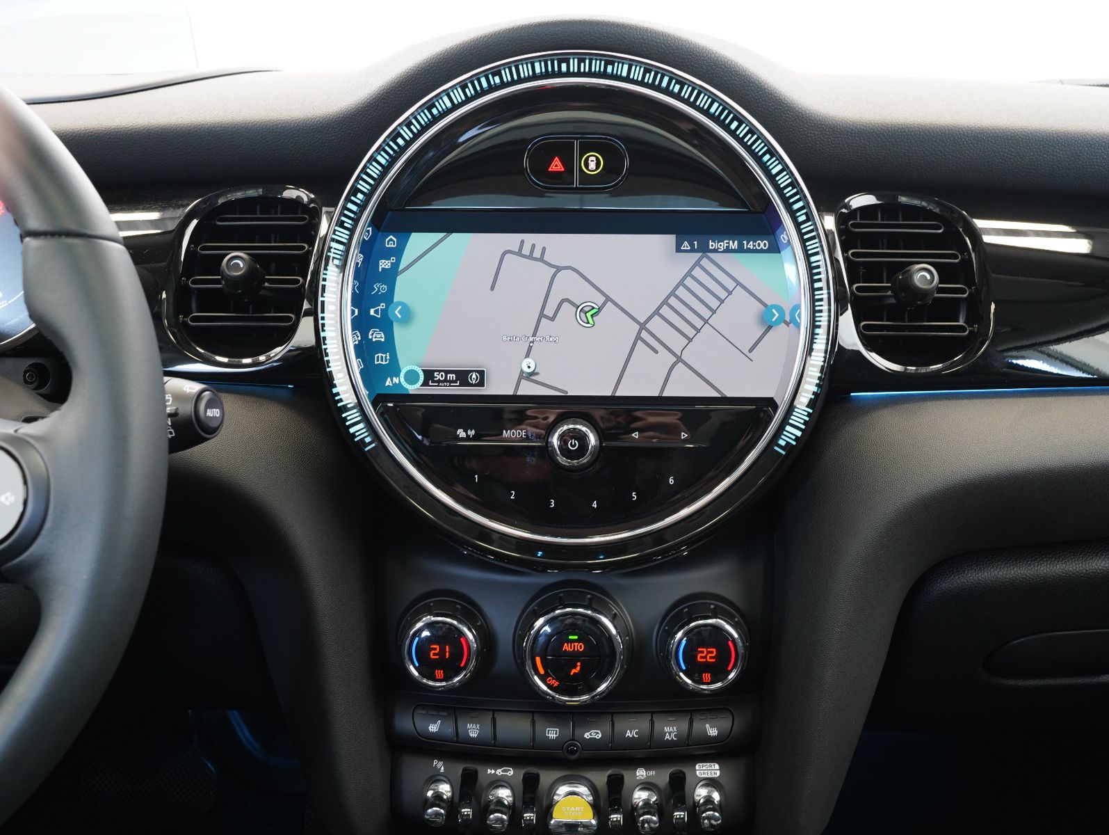 Fahrzeugabbildung MINI Cooper SE Classic Trim LED/NAVI/HEADUP/CAM/PANO