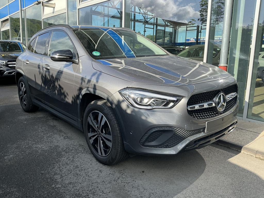 MercedesBenz GLA 200 NightPaket Leder Navi Ambiente SHZ LED 2022