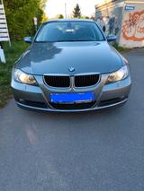 BMW Das Auto steht in lemgo - gebrauchte BMW 318 aus dem Jahr 2008