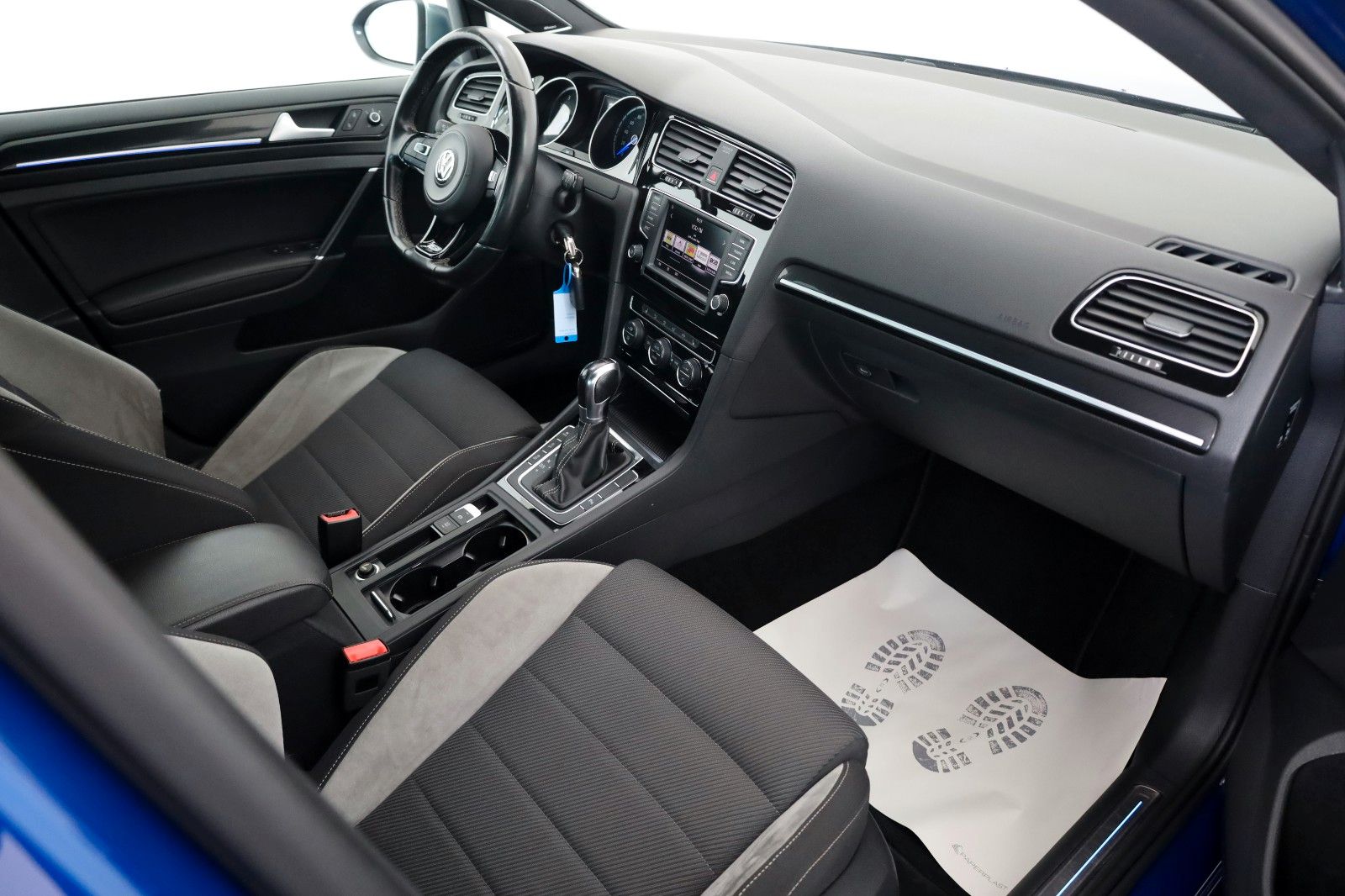 Fahrzeugabbildung Volkswagen Golf VII Variant R 4M Navi,Bi-Xenon,SH,PDC
