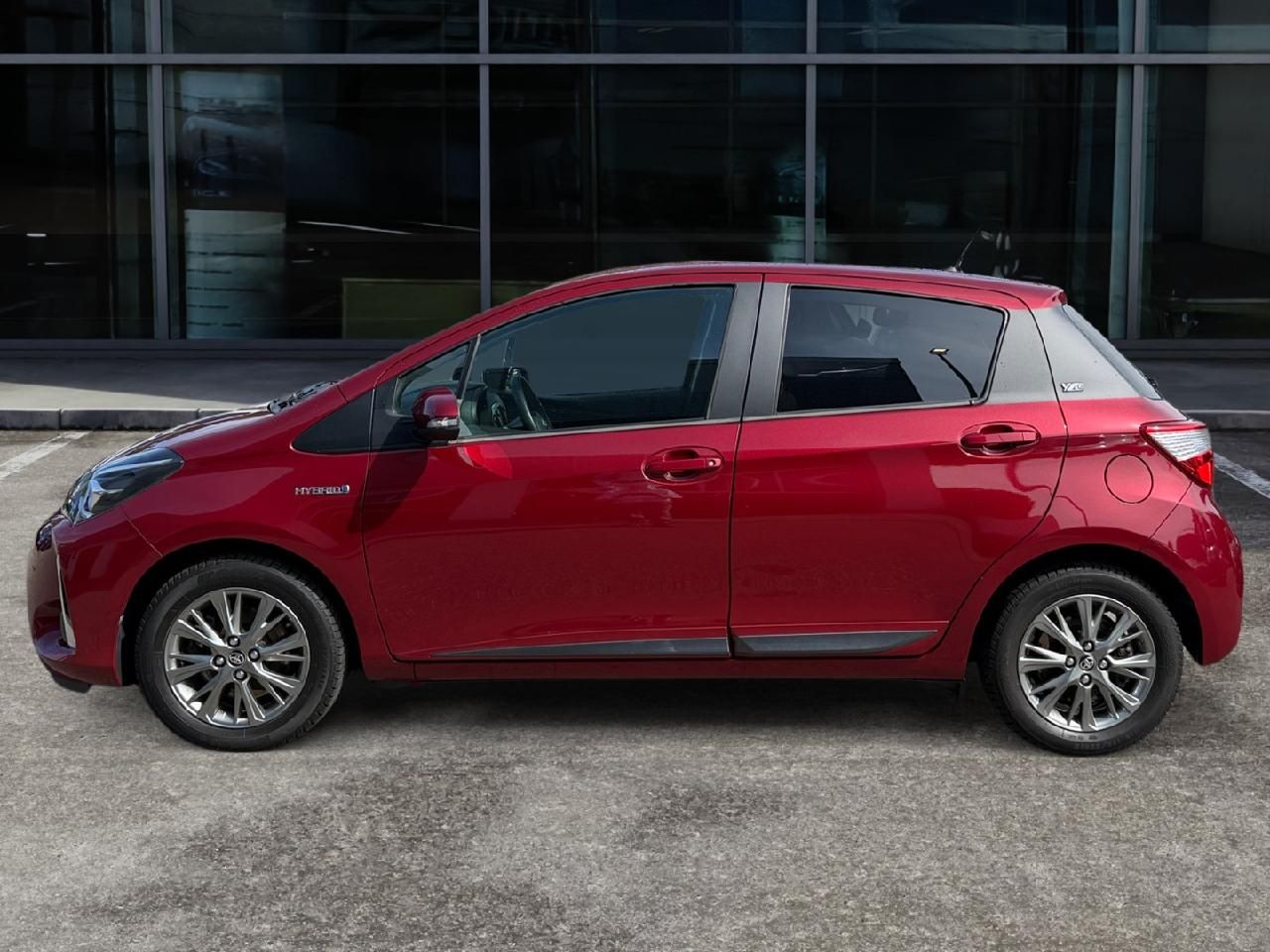 Fahrzeugabbildung Toyota Yaris Hybrid Y20 Club