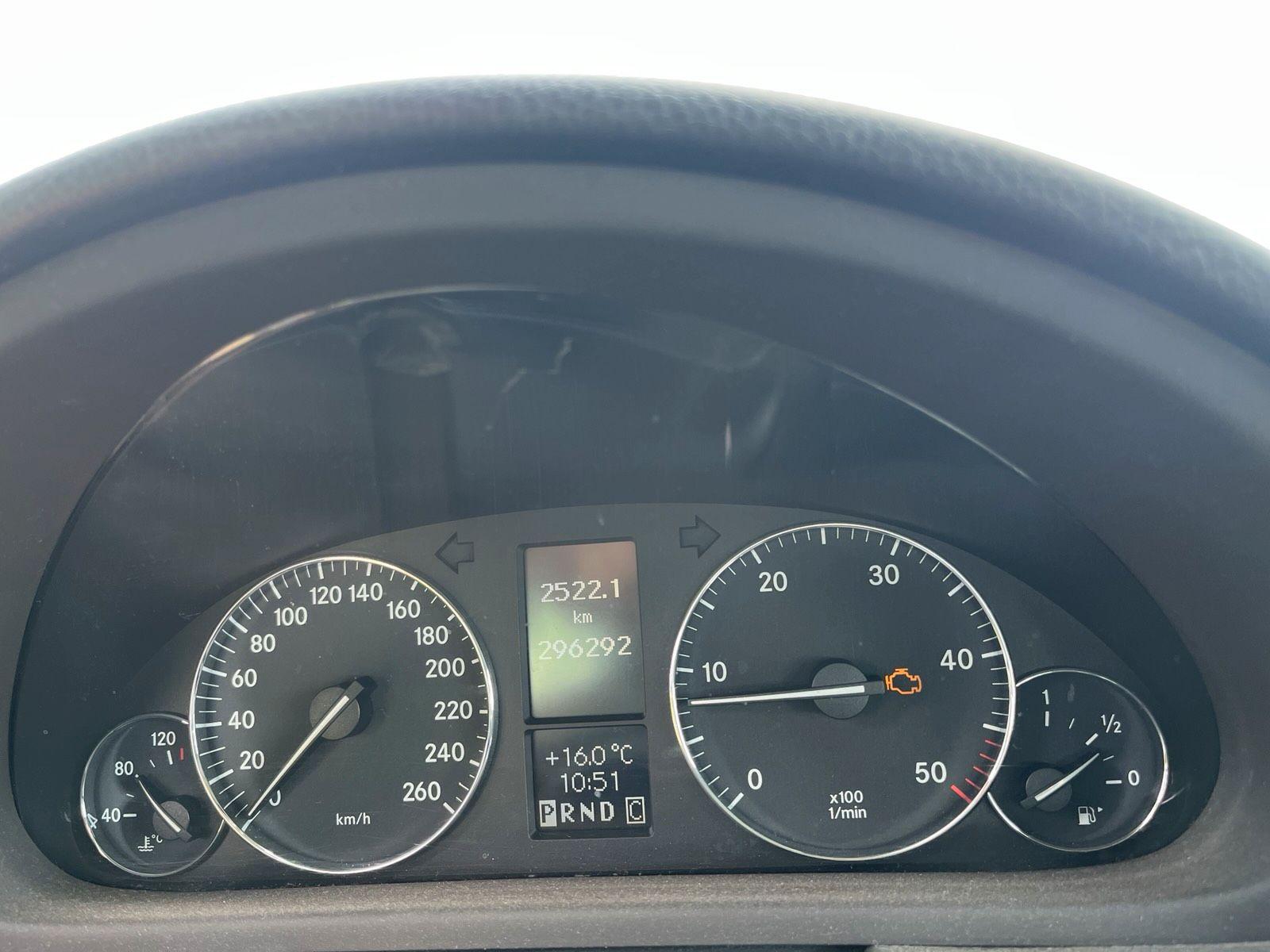 Mercedes-Benz C220 2006 — photo 7