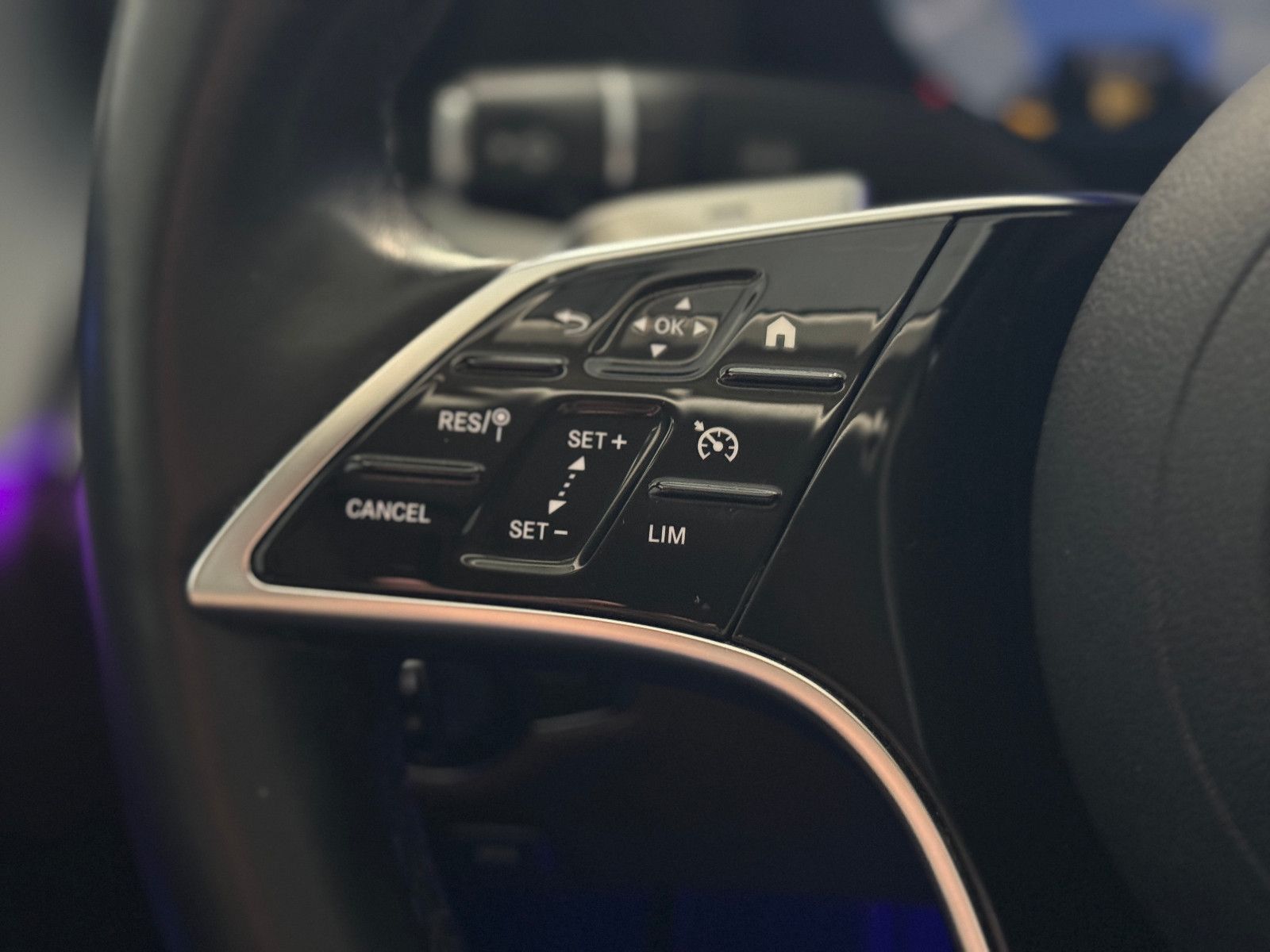 Fahrzeugabbildung Mercedes-Benz E 450 4MATIC 9G-TRONIC 2X AVANTGARDE FACELIFT