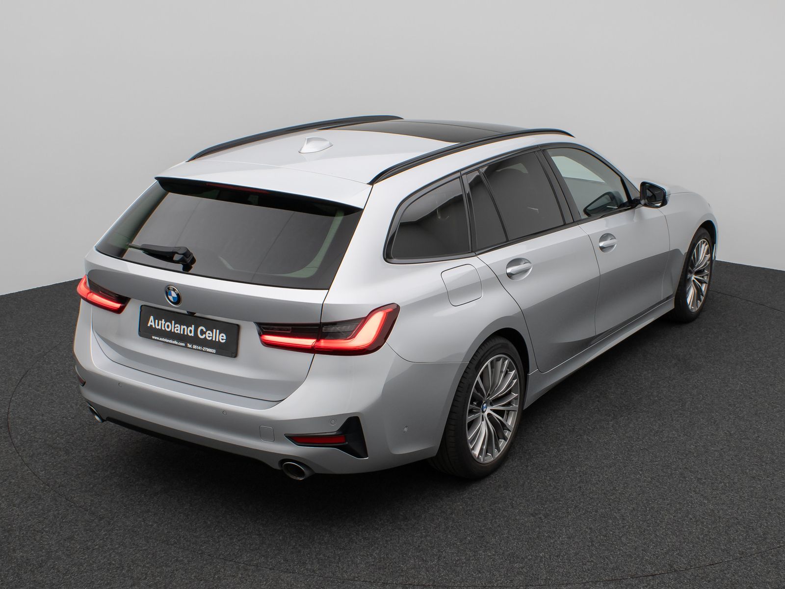 Fahrzeugabbildung BMW 330d xD Sport Line Kamera Panorama HUD DAB H/K