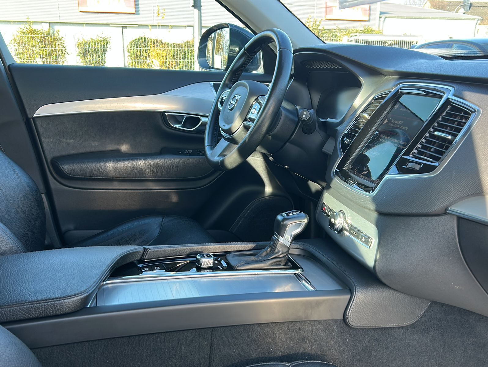 Fahrzeugabbildung Volvo XC90 Momentum AWD