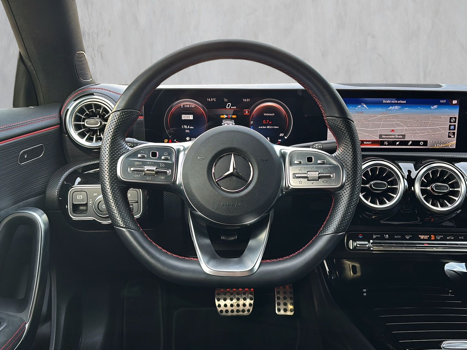 Fahrzeugabbildung Mercedes-Benz CLA 200 Shooting Brake AMG LINE NIGHT LED DSC