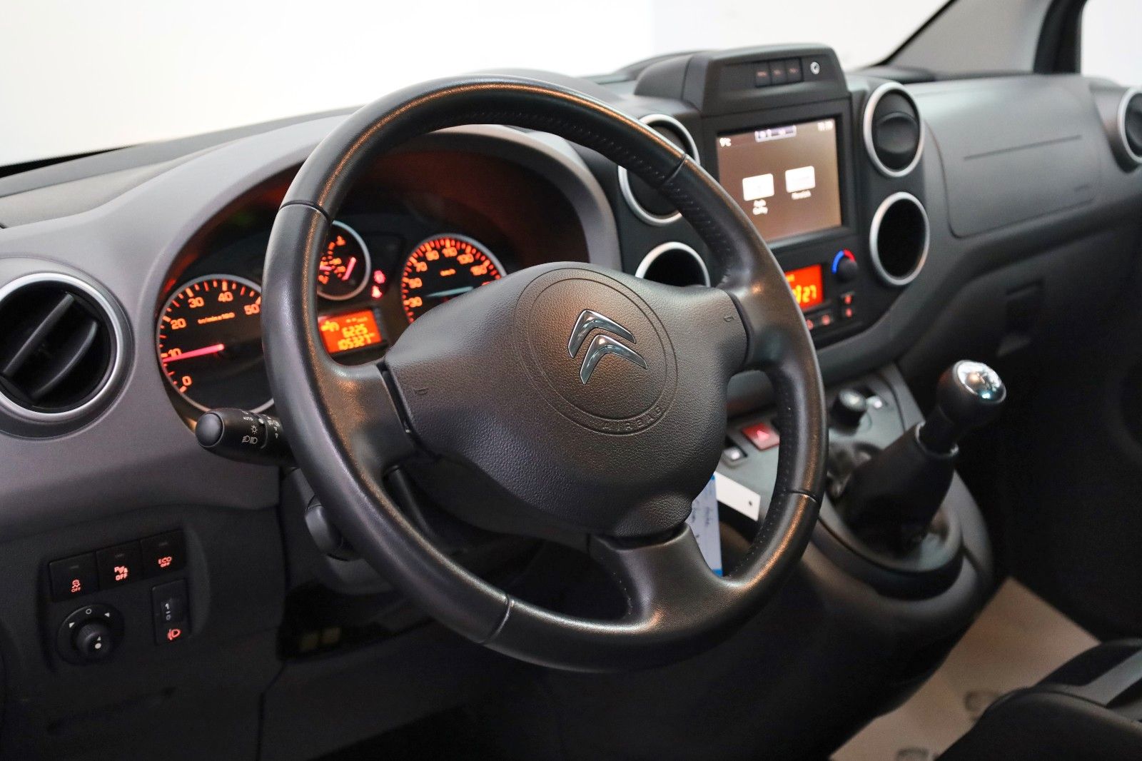 Fahrzeugabbildung Citroën Berlingo Kombi Shine SH,PDC,AppleCarPlay,SR+WR