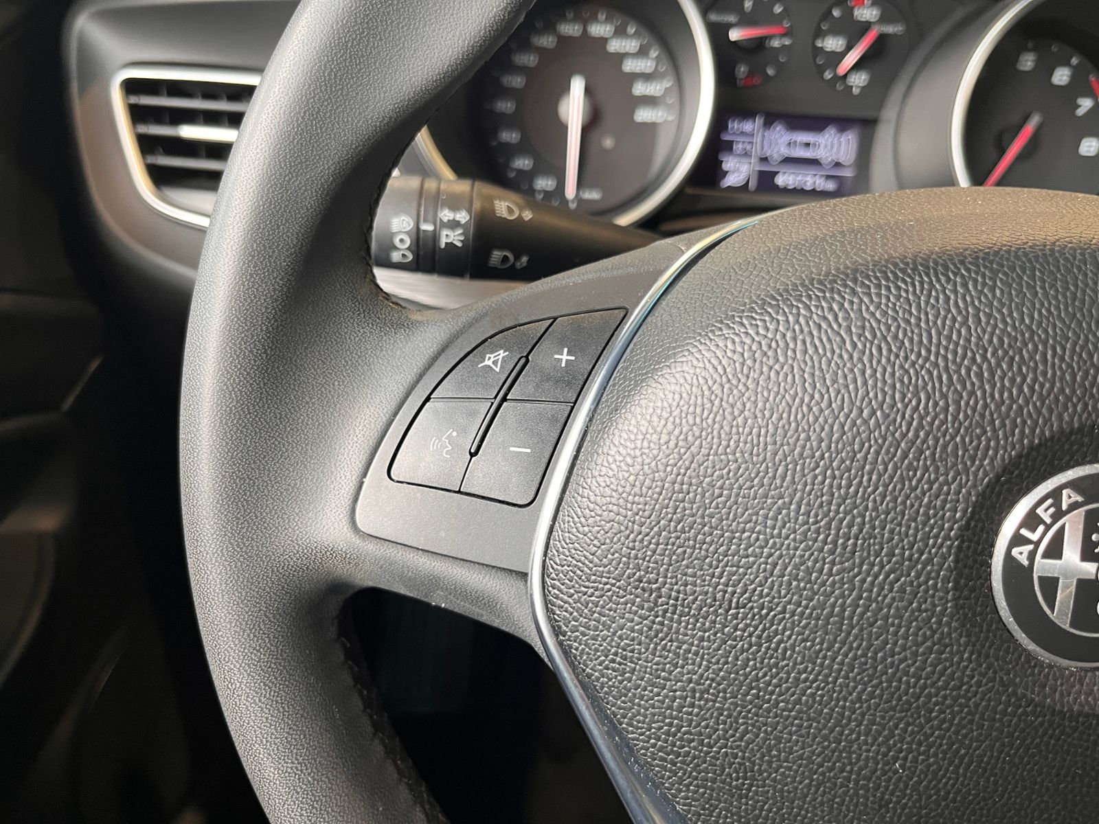 Fahrzeugabbildung Alfa Romeo Giulietta Super SHZ XENON NAVI ALU
