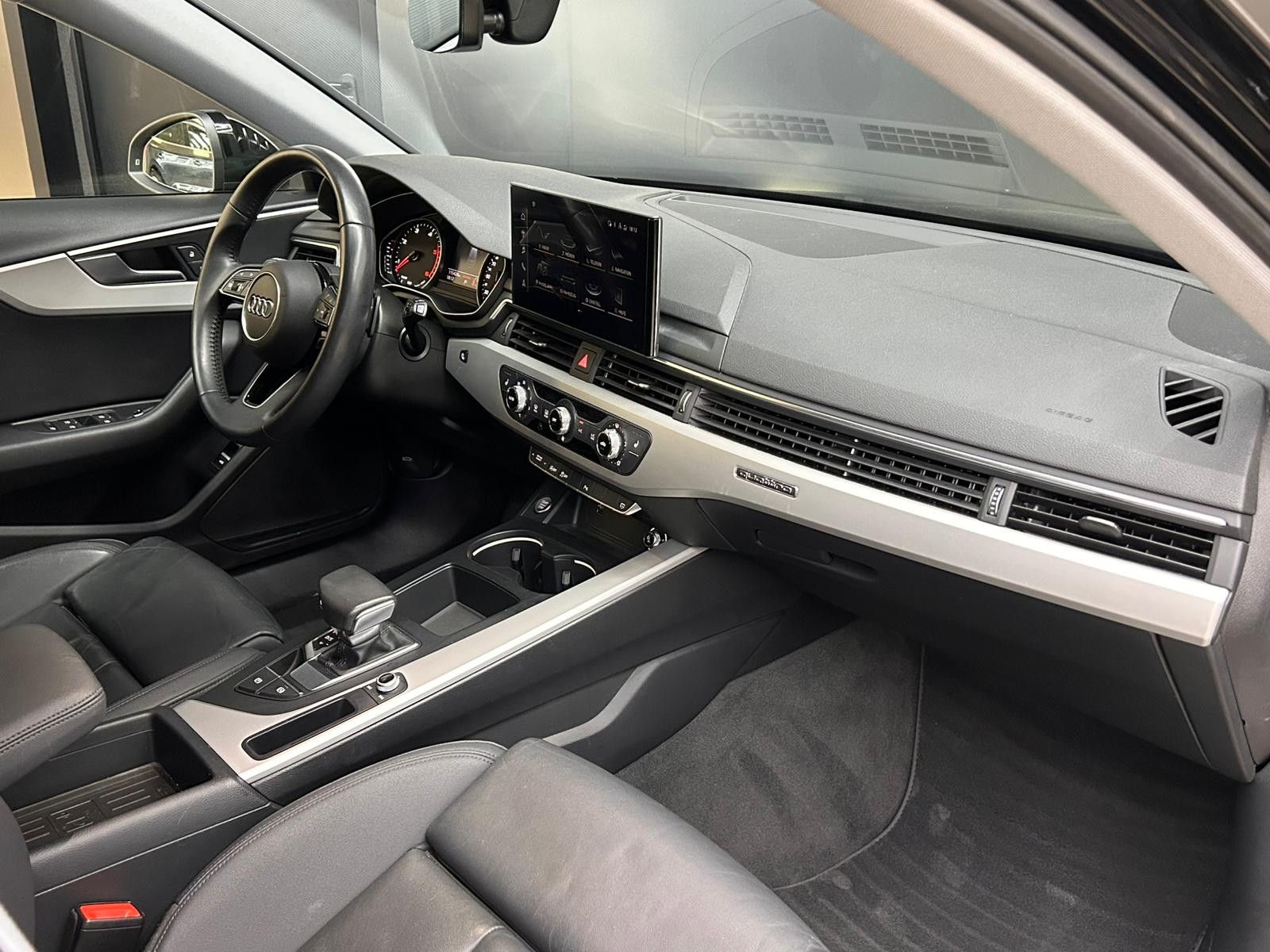 Fahrzeugabbildung Audi A4 45 TDI Quatt Tipt Sport LEDER+SHZ+NAV+LED+ACC
