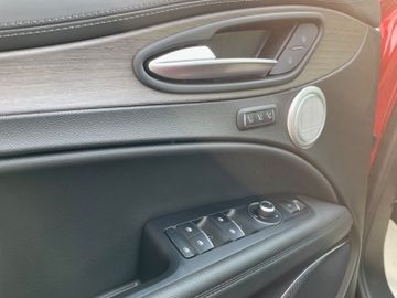 Fahrzeugabbildung Alfa Romeo Stelvio Lusso Ti Q4 Navi Pano RFK AHK H&K uvm .