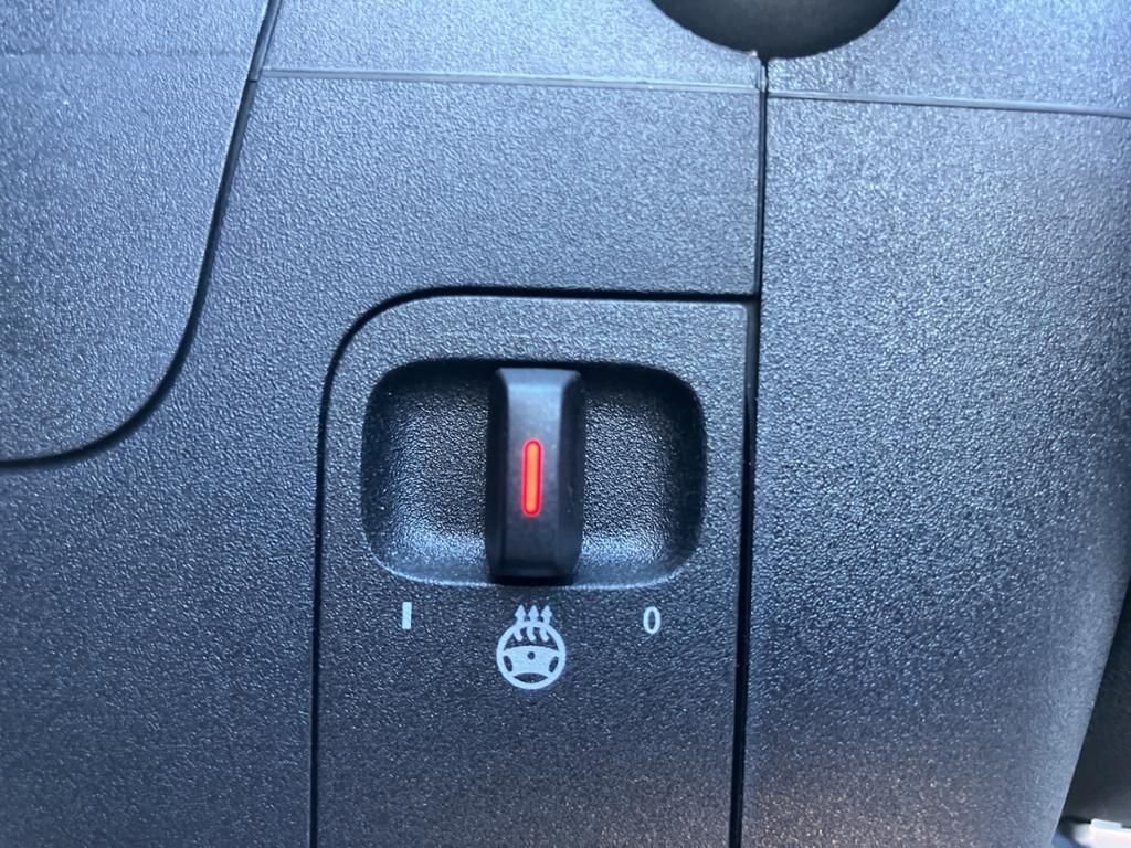 Fahrzeugabbildung Mercedes-Benz B 200 d *AHK*Navi*KeyLess*SpurW*PDC*LED*SpurH*LM