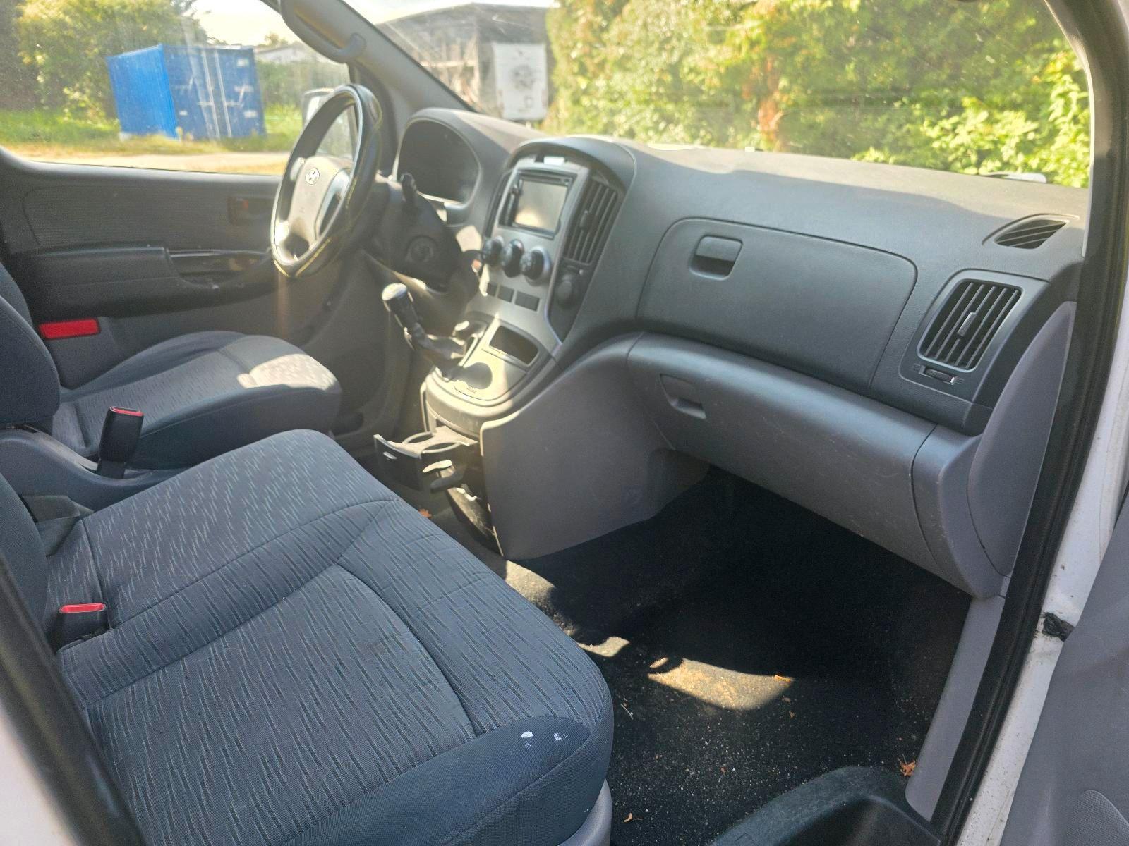 Hyundai H1 2012 — photo 9