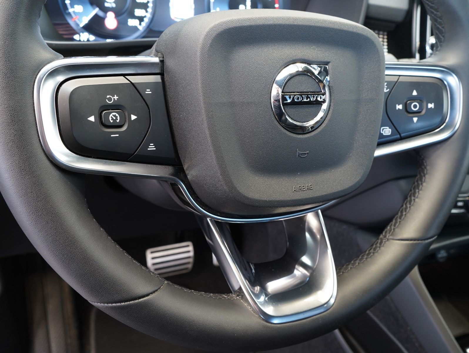 Fahrzeugabbildung Volvo XC40 B4 B R Design LED/NAVI/ACC/LEDER/360°