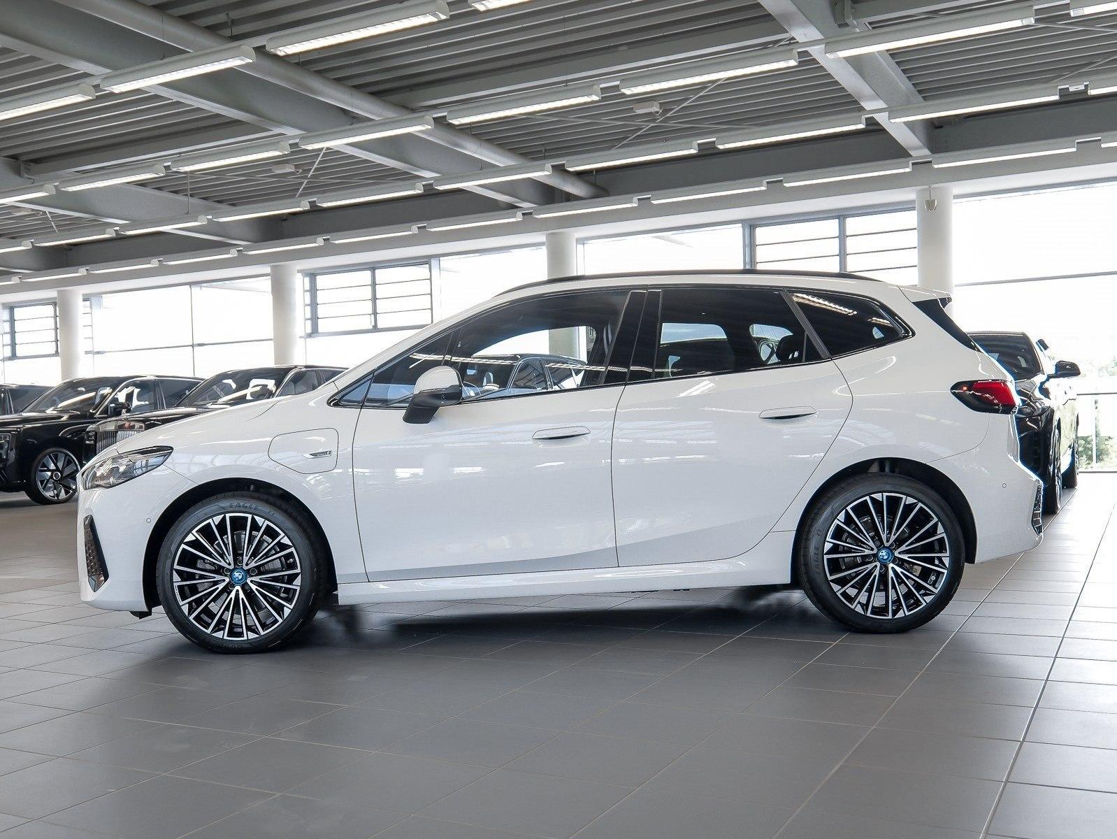 BMW 230e xDrive M Sport HUD PANO ACC AHK RFK NAVI