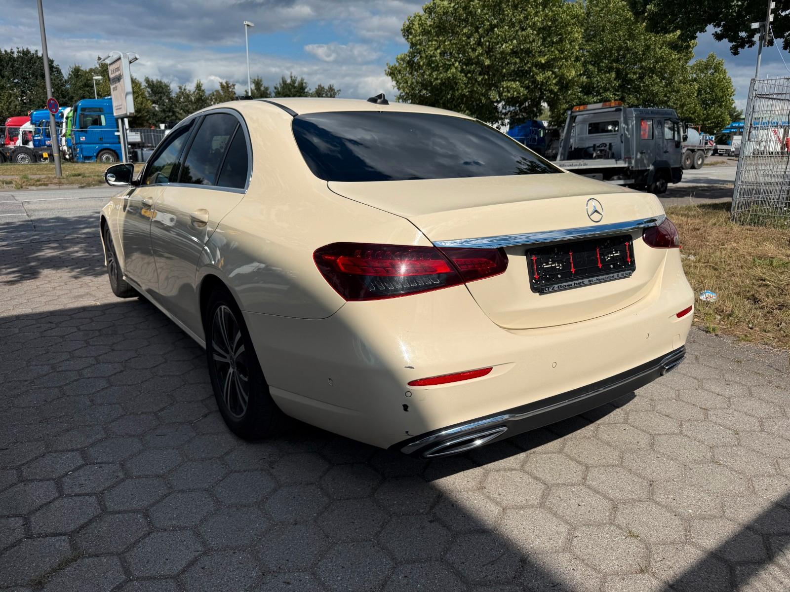 Mercedes-Benz E 220d-Limousine-Avantgarde-MBUX-Navi-Kamera