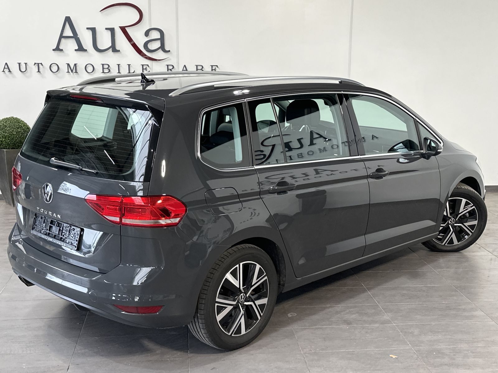 Fahrzeugabbildung Volkswagen Touran 2.0 TDI DSG 7-Sitzer Highline NAV+LED+AHK
