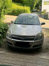 Opel Astra  Top gepflegt | Scheckheft bei... - Opel Astra Gebrauchtwagen in Karlsruhe