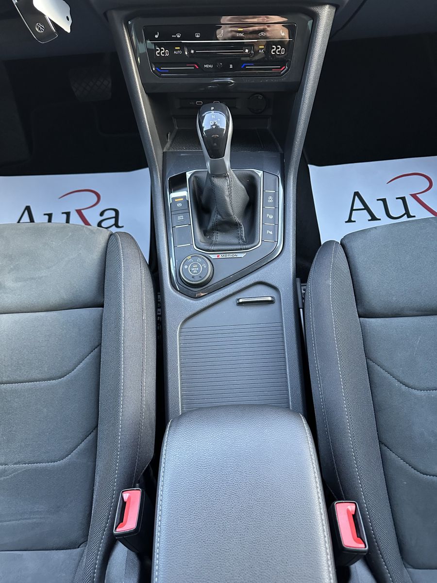 Fahrzeugabbildung Volkswagen Tiguan 2.0 TSI Elegance 4M NAV+LED+KAMERA+19ZOLL