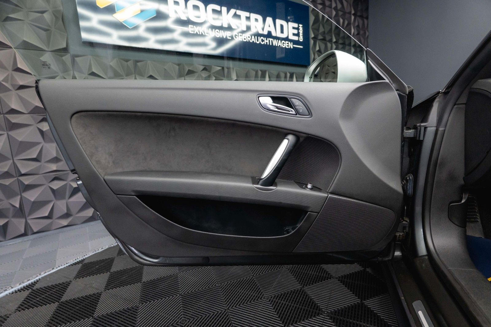 Fahrzeugabbildung Audi 2.5 TFSI TT RS Coupe quattro 6-Gang *Bi-Xenon*