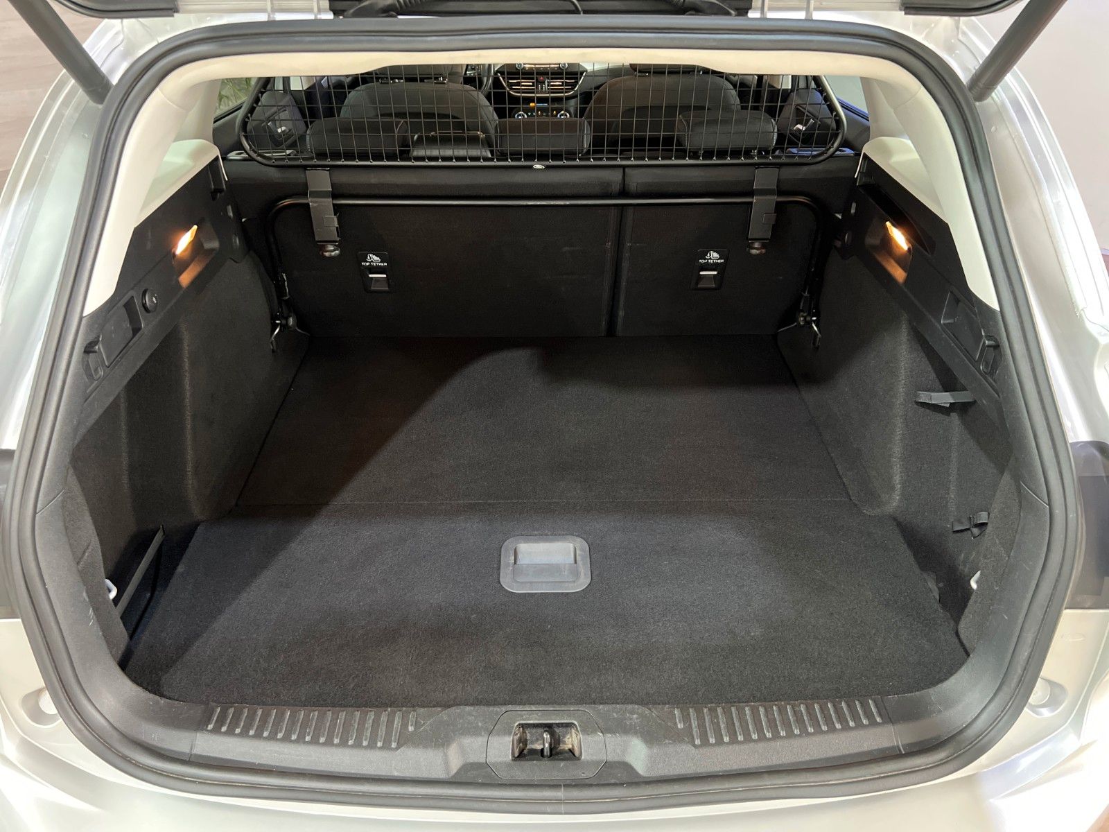 Fahrzeugabbildung Ford Focus Turnier  1,5 TDCI *E-HECKKLAP *SPUR*DAB*